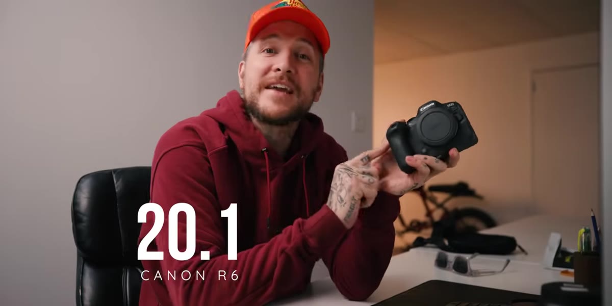 Close-up of camera spec graphic showing 20MP vs 24.2MP comparison