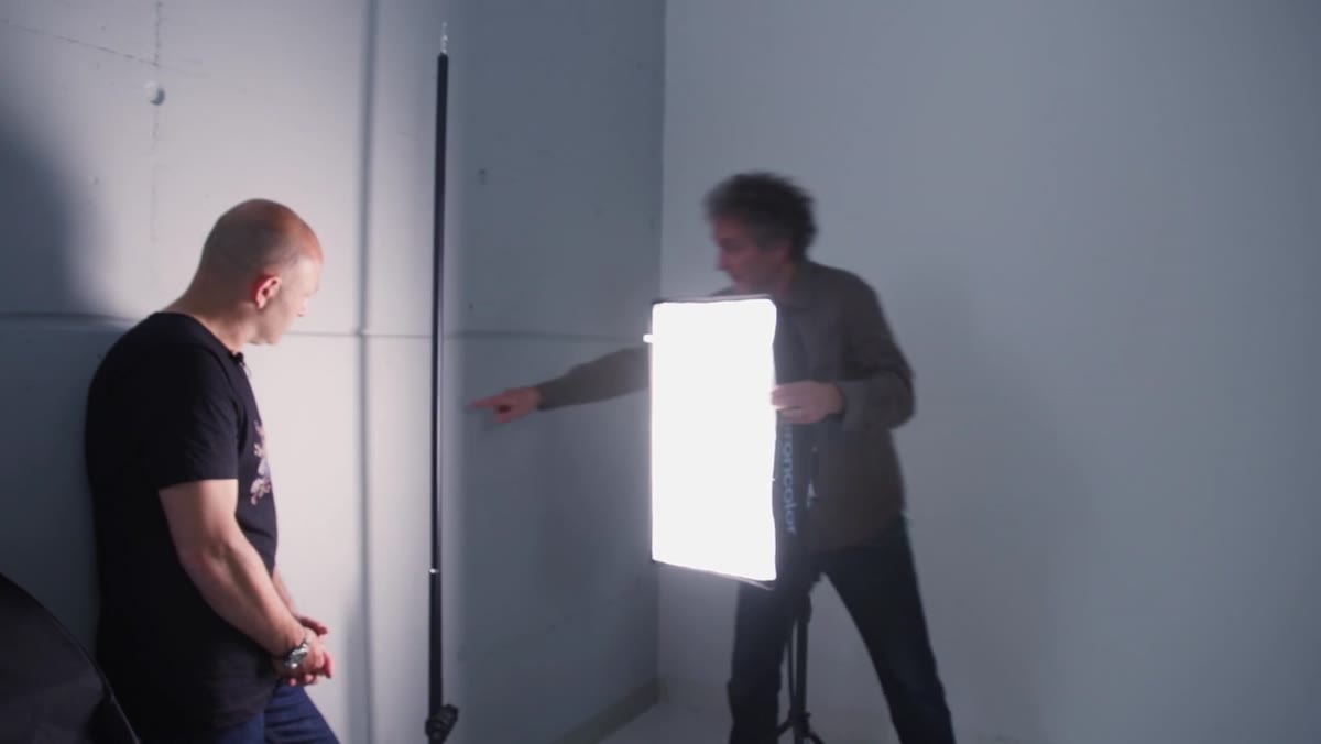 Incremental rotation of soft box with visible shadow hardening on test surface