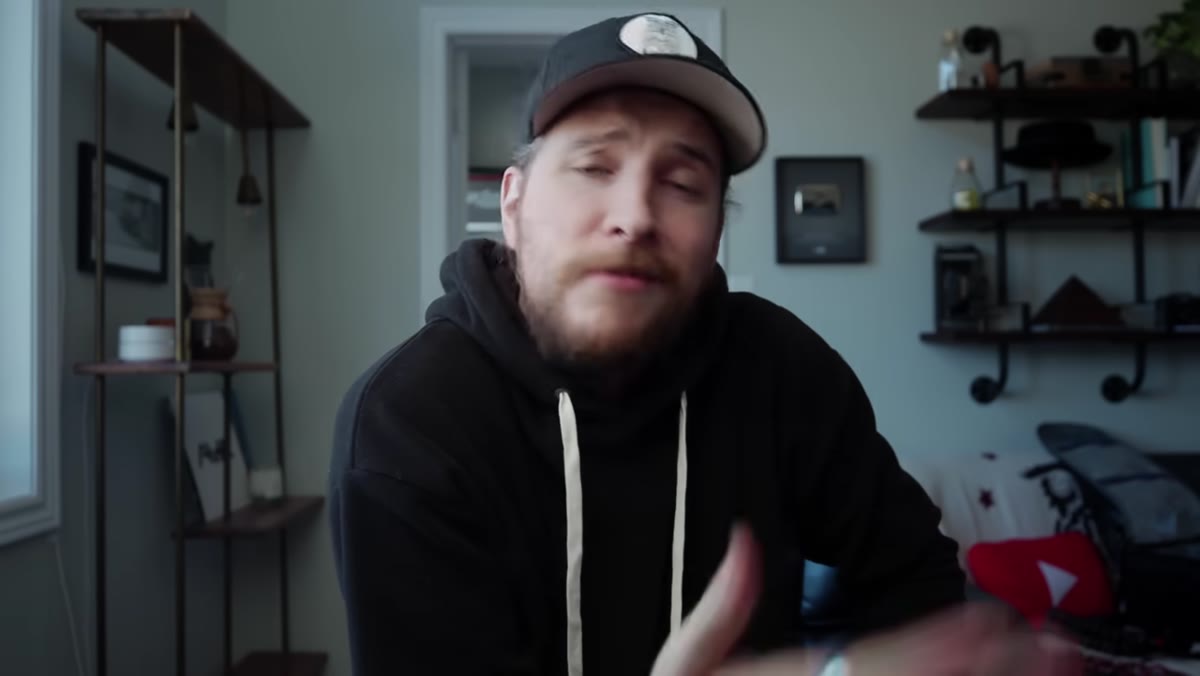 Photographer explaining the &ldquo;shoot multiple frames&rdquo; concept