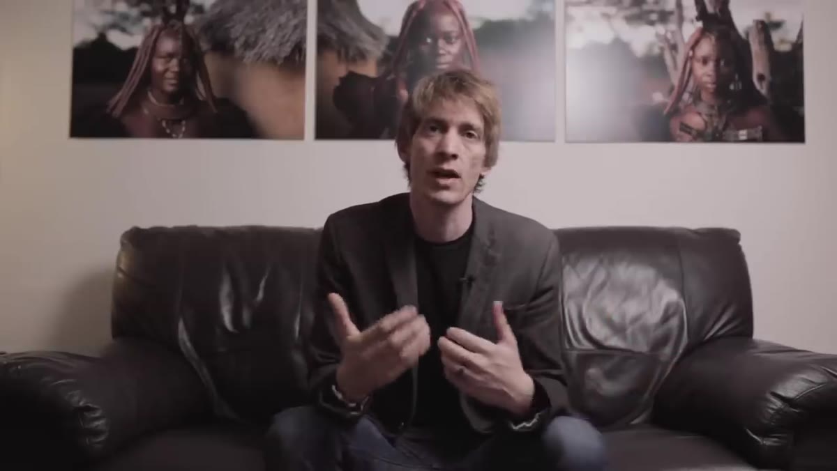 Tucker explaining how great portrait photographers shift how subjects see themselves