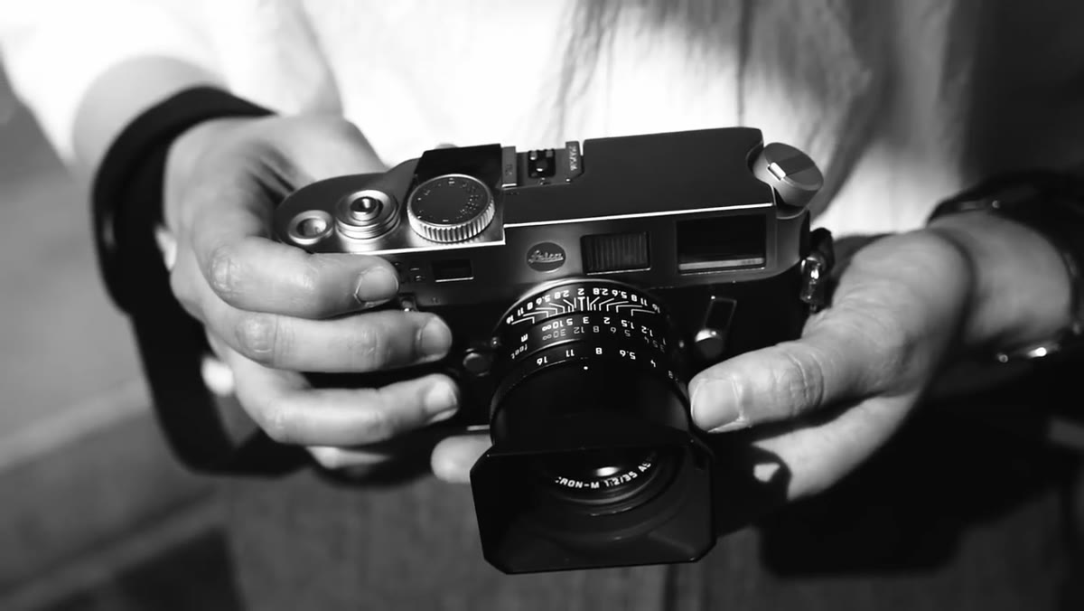 Mavis holding and describing the Leica M6
