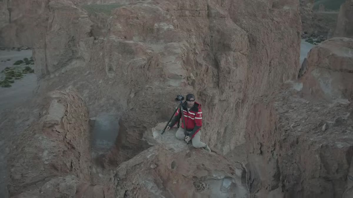 Brendan visible on rocks above, having already scouted the high ground